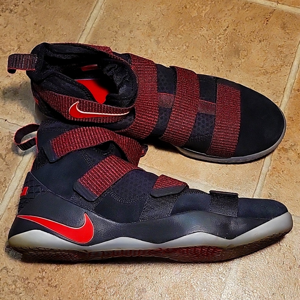 Men's like new LeBron's